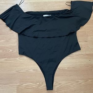 BYEGREIS off the shoulder bodysuit